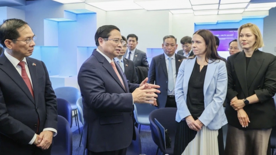 PM visits E-Estonia Briefing Centre in Tallinn